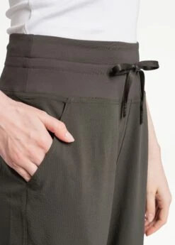 LOLE Momentum Crops - Olive -Draptura Sales LSW4292 BB03 5 1900x