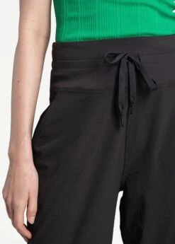 LOLE Momentum Crops - Black -Draptura Sales LSW4292 N415 5 1900x