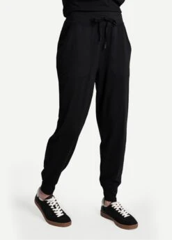 LOLE Om Tech Joggers - Black -Draptura Sales LSW4403 N415 3 1900x